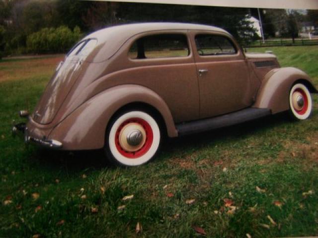 1937 Ford Sedan All-Steel Coupe Deluxe Flathead V8