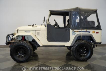 1974 Toyota FJ40 Land Cruiser