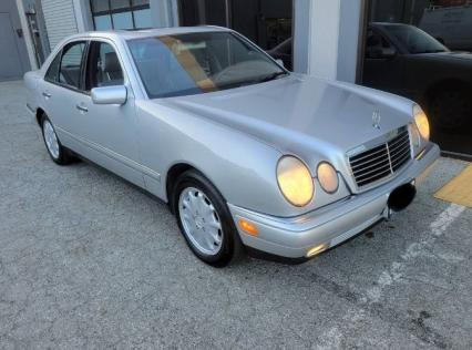 1998 Mercedes Benz E320
