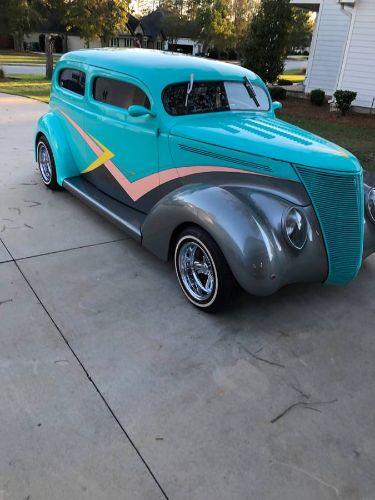 1937 Ford Sedan
