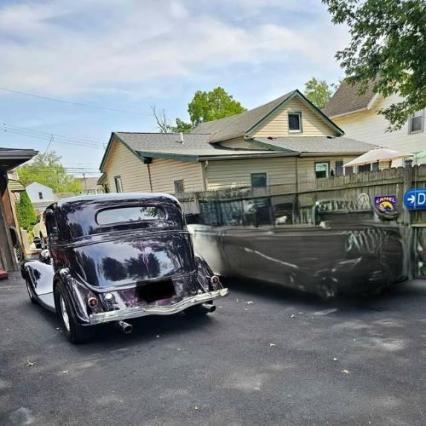 1933 Ford Sedan