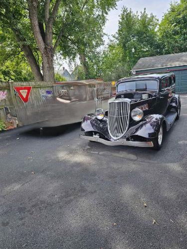 1933 Ford Sedan