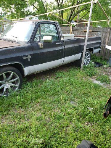 1982 Chevrolet Silverado RWD