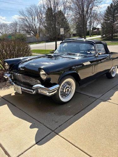1957 Ford Thunderbird