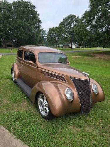 1937 Ford Humpback