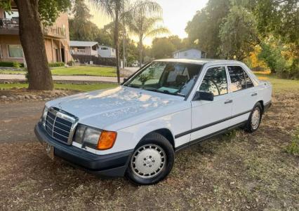 1986 Mercedes Benz 300E