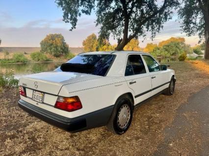1986 Mercedes Benz 300E