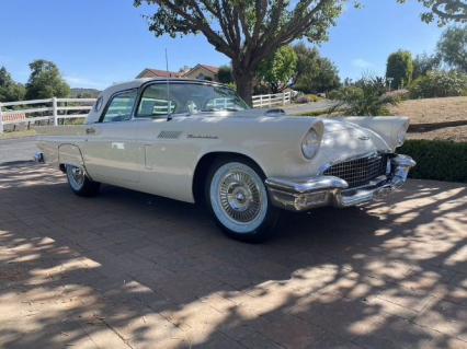 1957 Ford Thunderbird