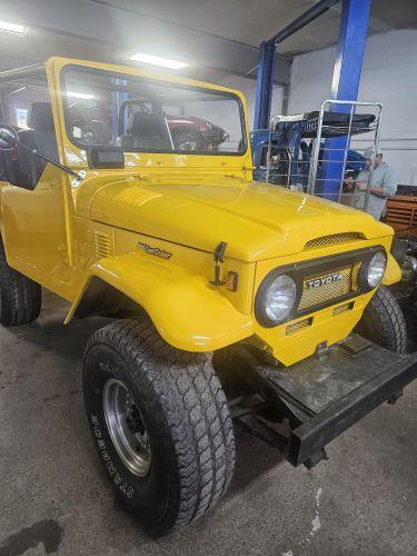 1974 Toyota FJ40