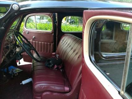 1935 Oldsmobile Sedan