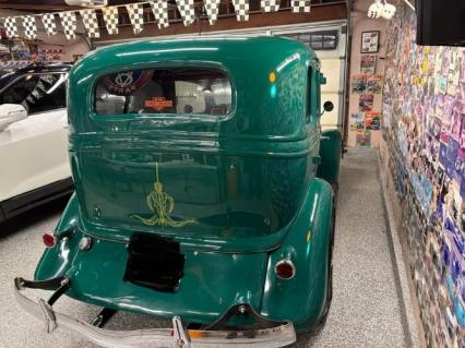 1934 Ford Sedan