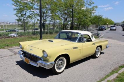 1957 Ford Thunderbird