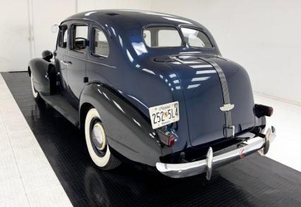 1937 Pontiac Silverstreak