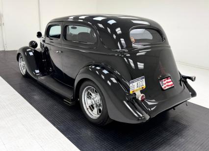 1935 Ford 48