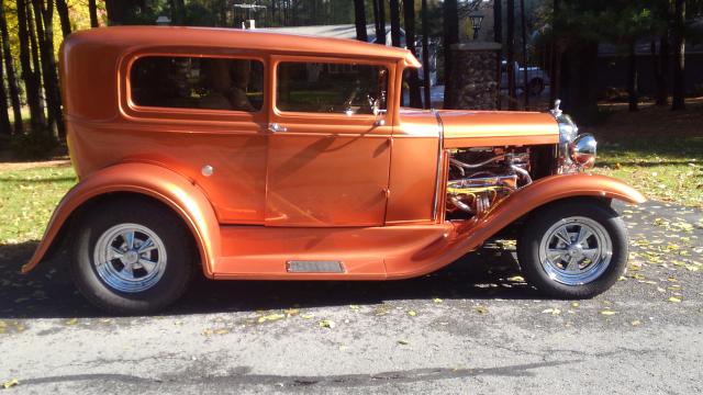 1931 Ford Tudor Chopped 3 inches 327 700R4 Posi 