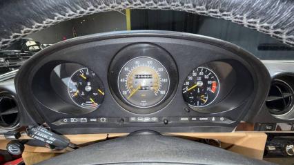 1987 Mercedes-Benz 560-Class