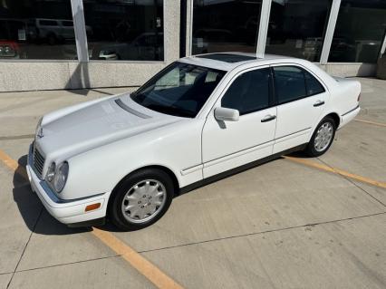 1998 Mercedes-Benz E320